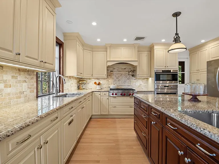 12 Hampton Rd — Photo 11