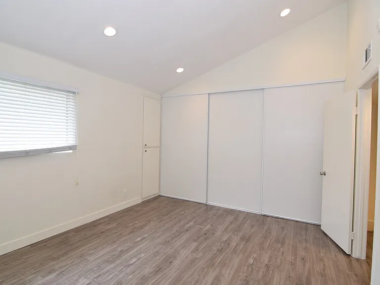 1295 Elm Ave #E — Photo 15