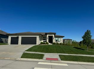 10304 S 103rd St, Papillion, NE 68046