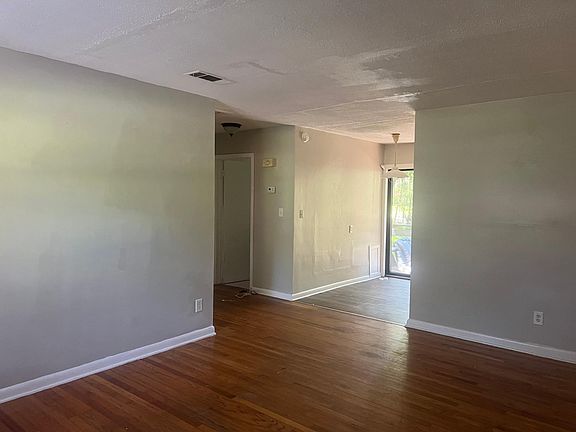 2nd image of 531 E Van Buren St