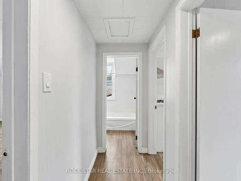 26 Albina St #UPPER — Photo 12
