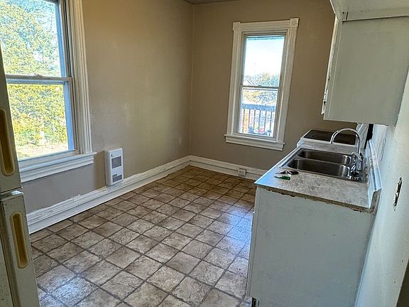 3rd image of 556 Salem Ave #2F
