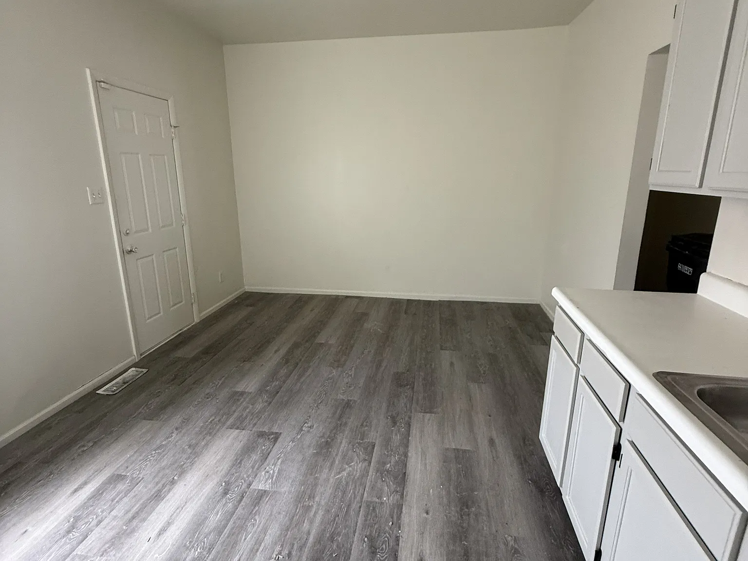 3 bed, $1,400 — Photo 2