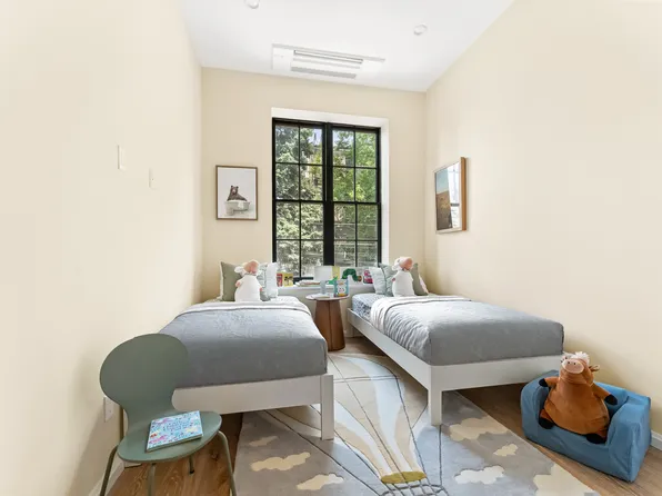 379 12th Street image 10 of 13