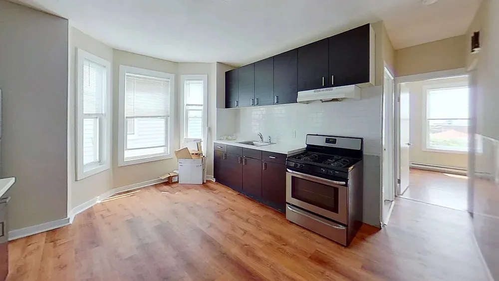 3 bed, 800 sqft, $3,175 — Photo 1