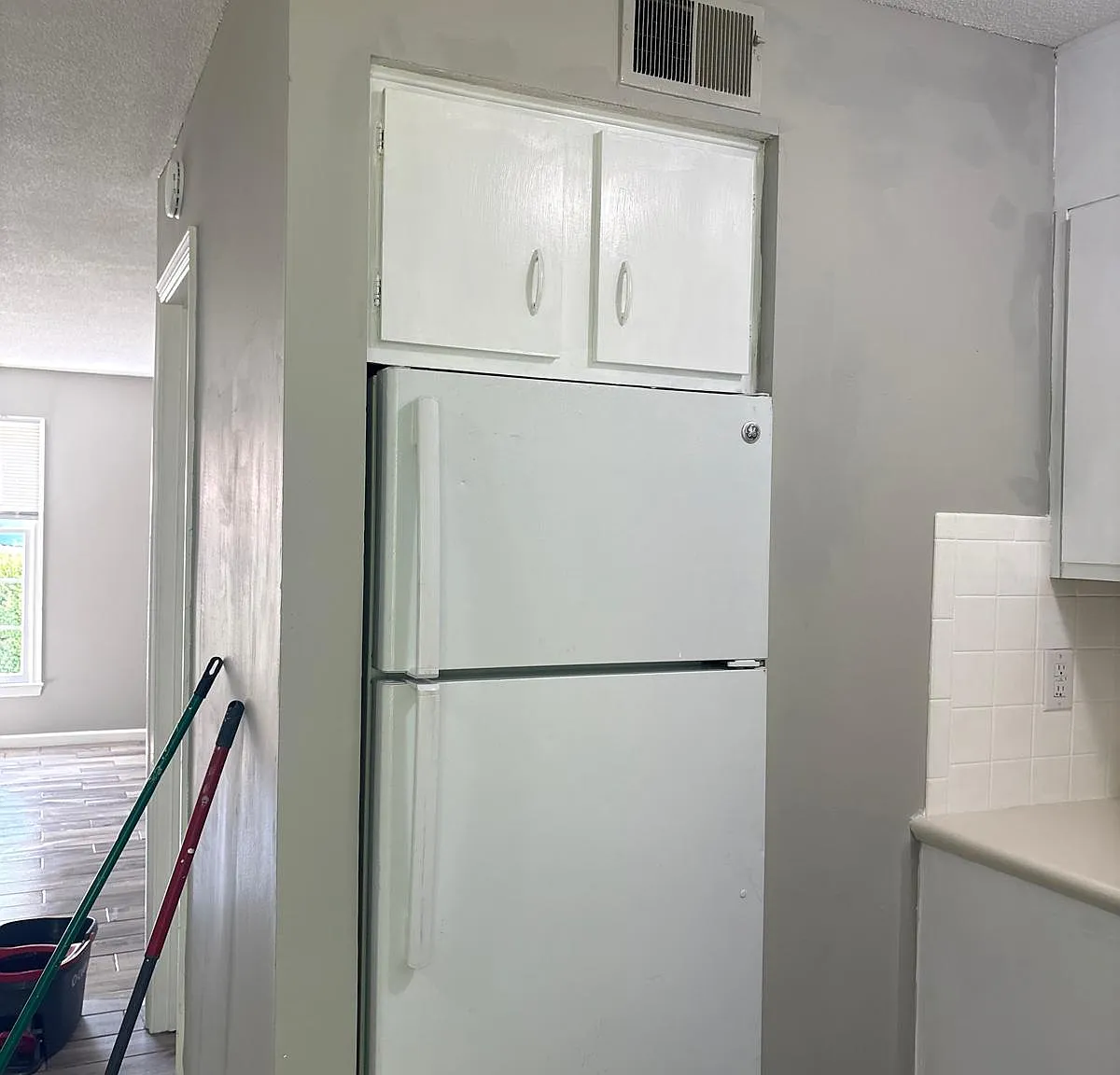 2 bed, 1.5 bath, 1000 sqft, $1,300 — Photo 2