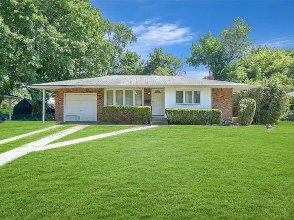 9 Clover Lane, Saint James, NY 11780