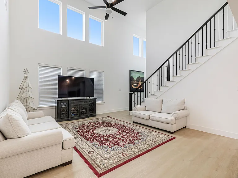 2712 Biltmore Dr — Photo 5
