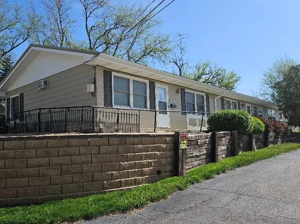 1306 10th Ave APT 1, Belle Plaine, IA 52208