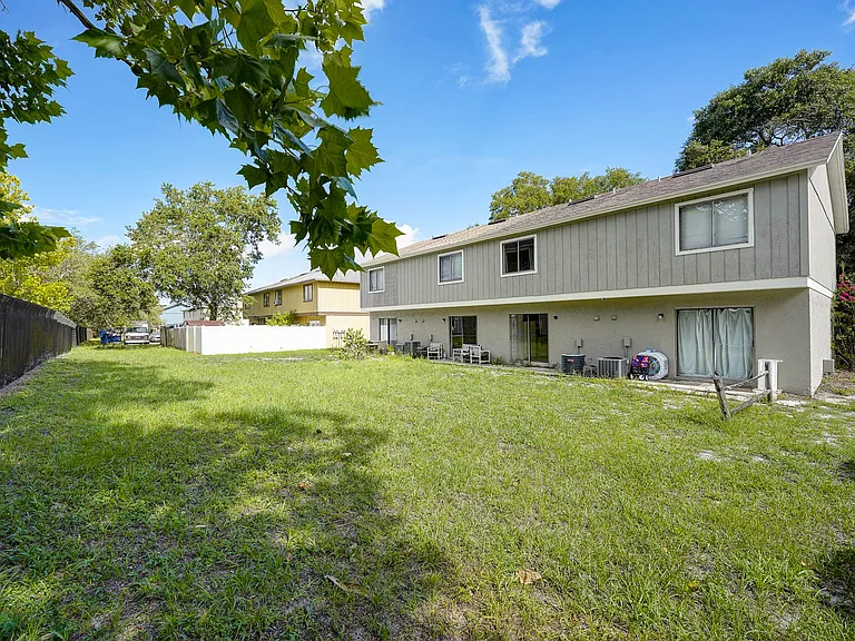 12062 Tift Cir — Photo 21