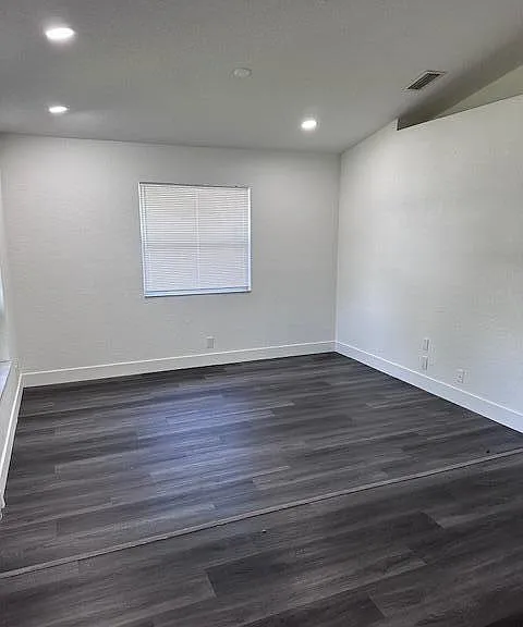 1616 NW 5th St — Photo 3