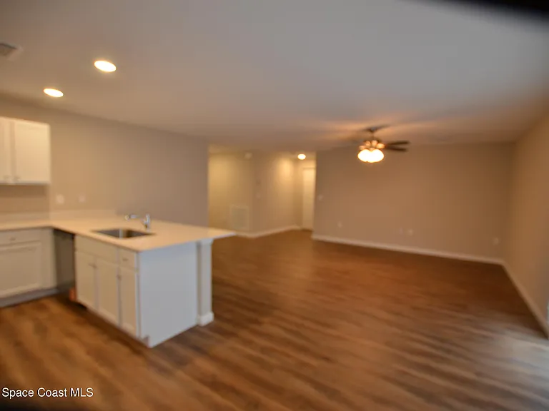350 Dolphin St SE — Photo 6