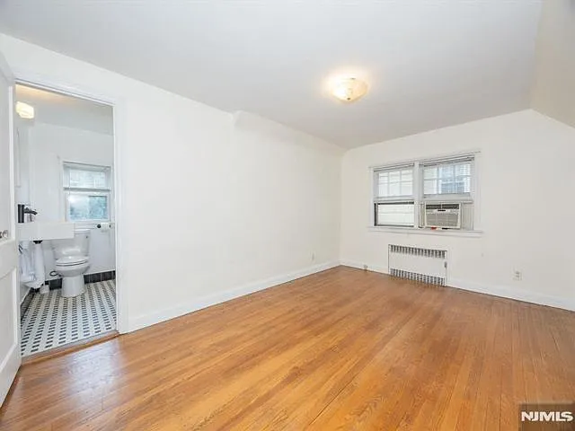 249 Carmita Ave — Photo 11