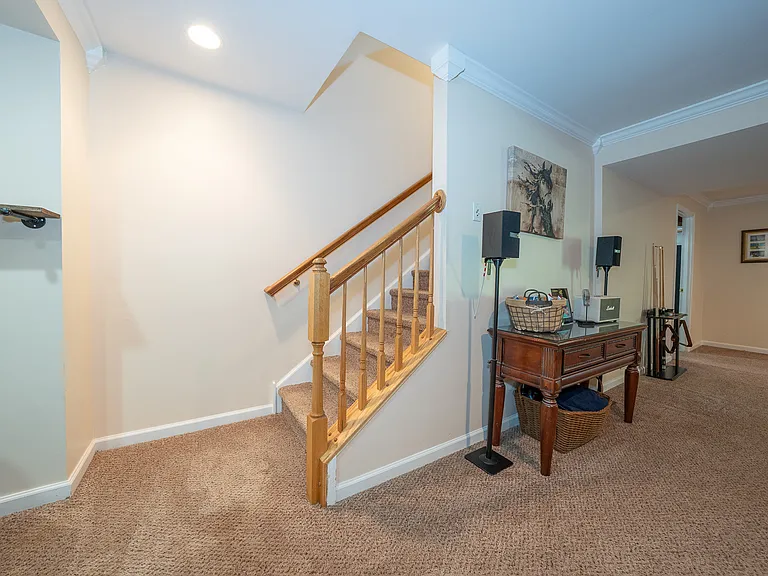 903 Maplewood Dr — Photo 8