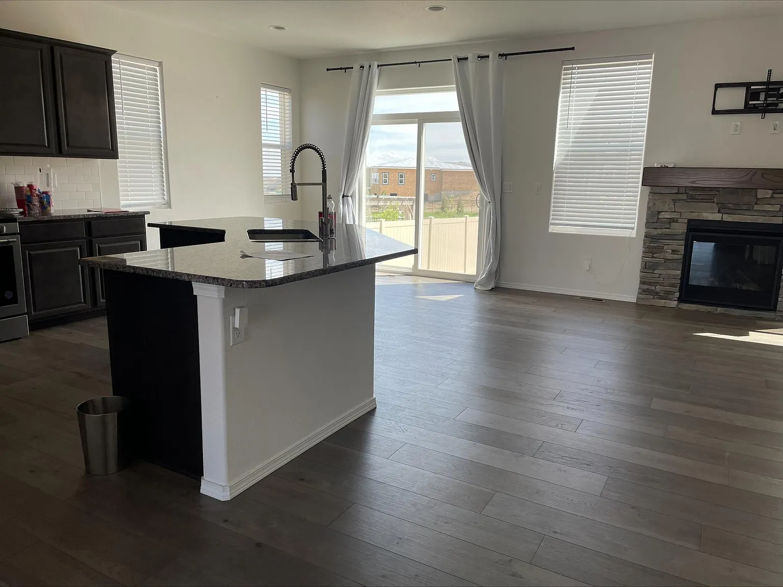 4 bed, 2600 sqft, $2,650 — Photo 4