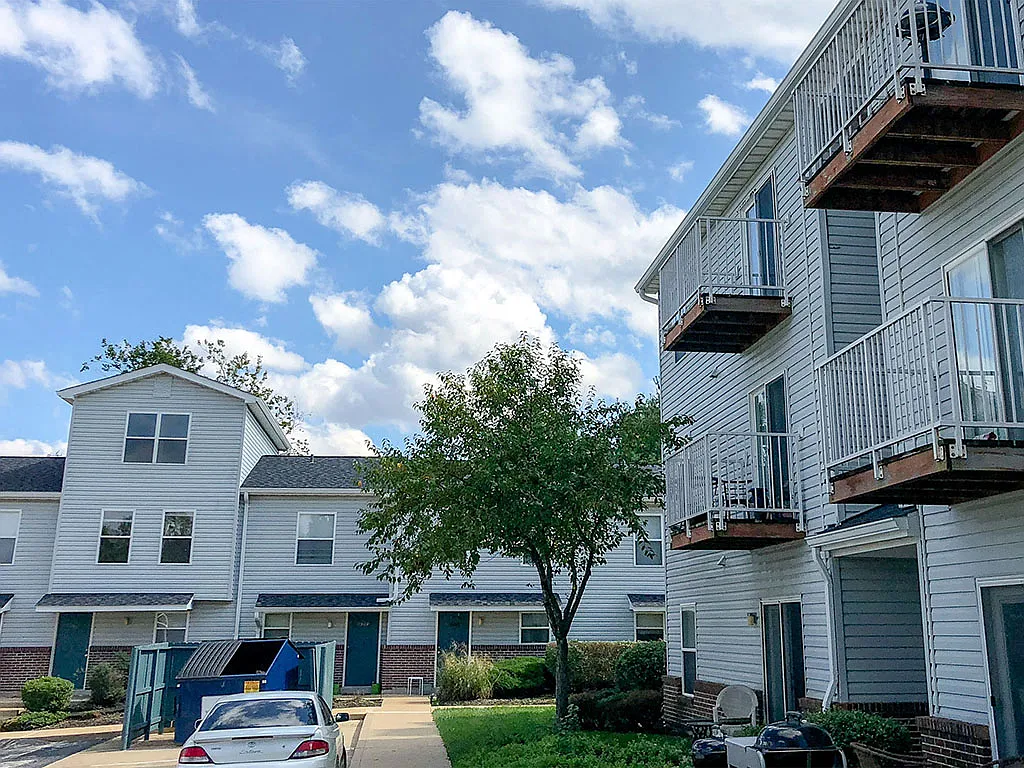 Sterling Heights Apartments — Photo 4