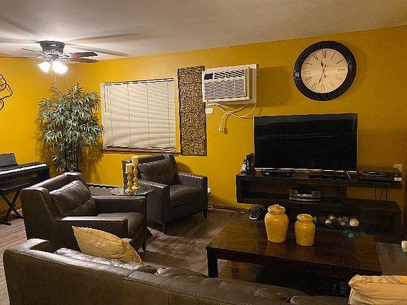 3rd image of 901 E Chicago Ave APT 3E