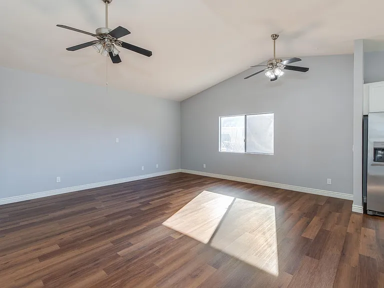 708 E Aire Libre Ave — Photo 4