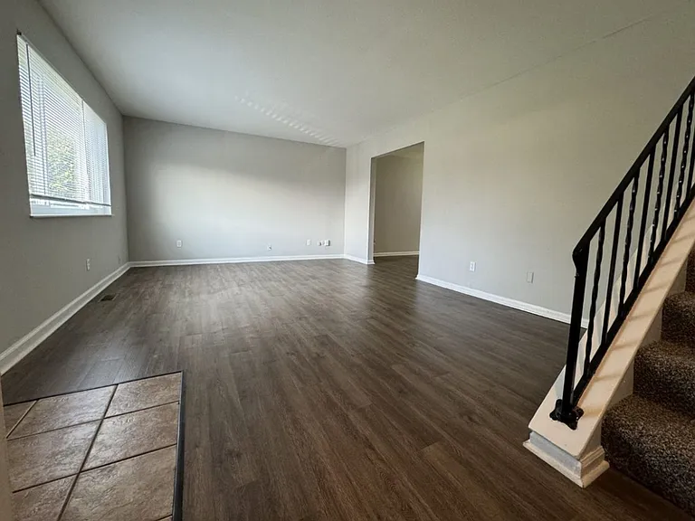 Silver Rock Avenue Apartments — Photo 17