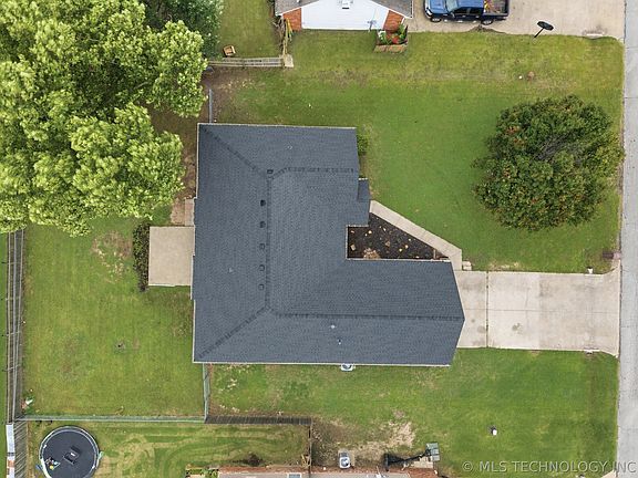 5th image of 1004 W Beech St