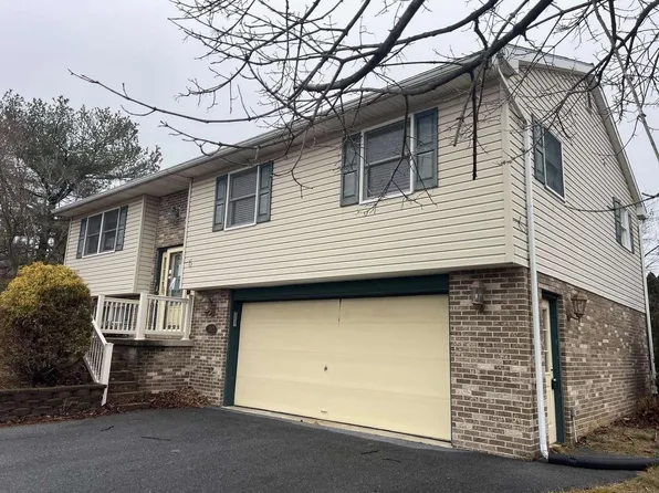 102 E Manor Dr, Lititz, PA 17543
