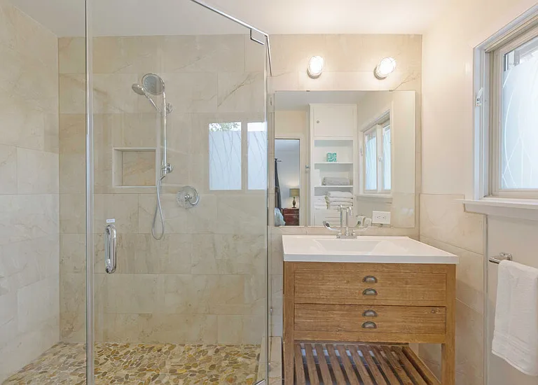 Primary bath en suite