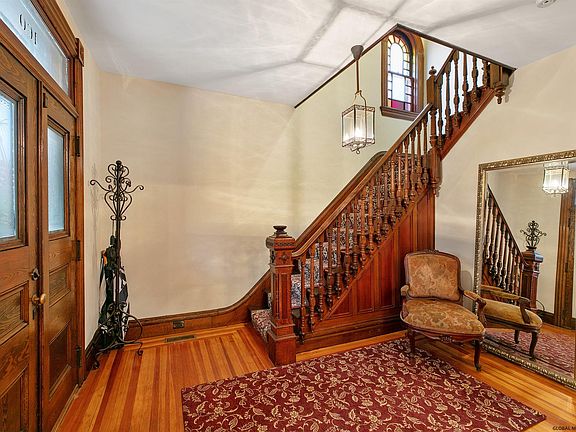 4th image of 160 Phila St