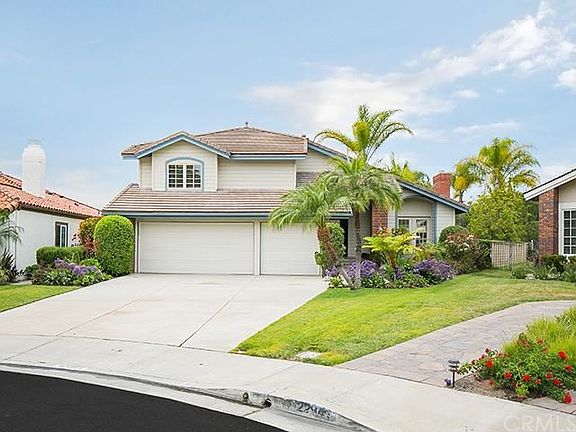 Executive home in a prime location of the highly desirable Andalusia tract. Upgraded throughout and freshly painted.