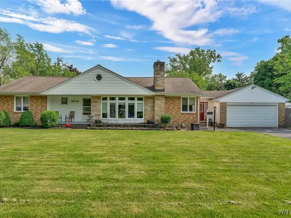 8445 Ericson Dr, Williamsville, NY 14221