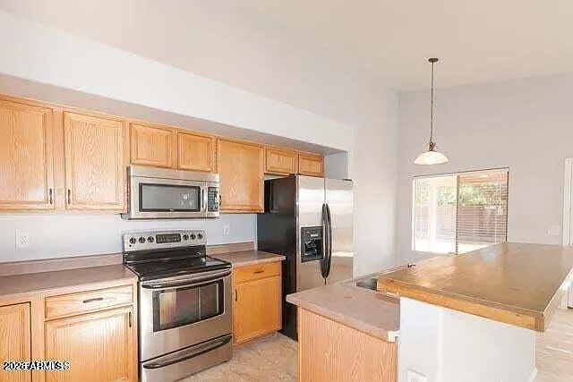 4 bed, 1670 sqft, $2,250 — Photo 4