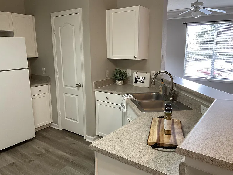 8813 Villa View Cir #204-8813VVC204 — Photo 5