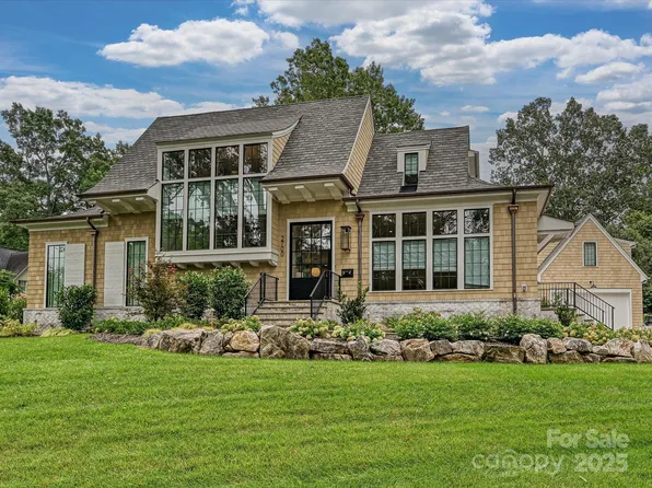 2700 Wintergreen Dr, Charlotte, NC 28211