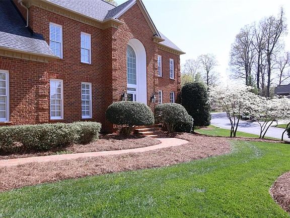 2nd image of 4825 Worchester Pl