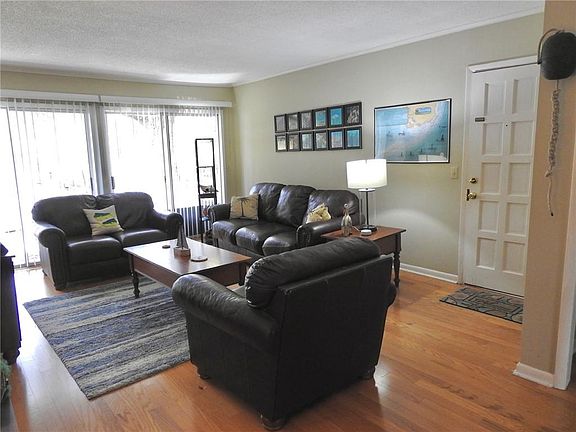 4th image of 800 Mallery St APT 70
