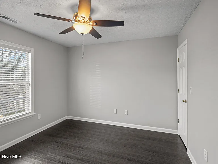 225 John Ct — Photo 8