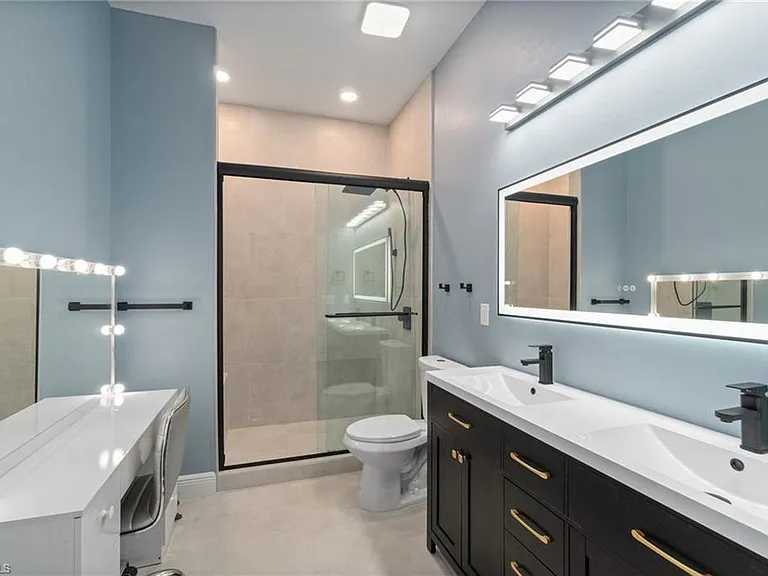 5420 Boxwood Way — Photo 18