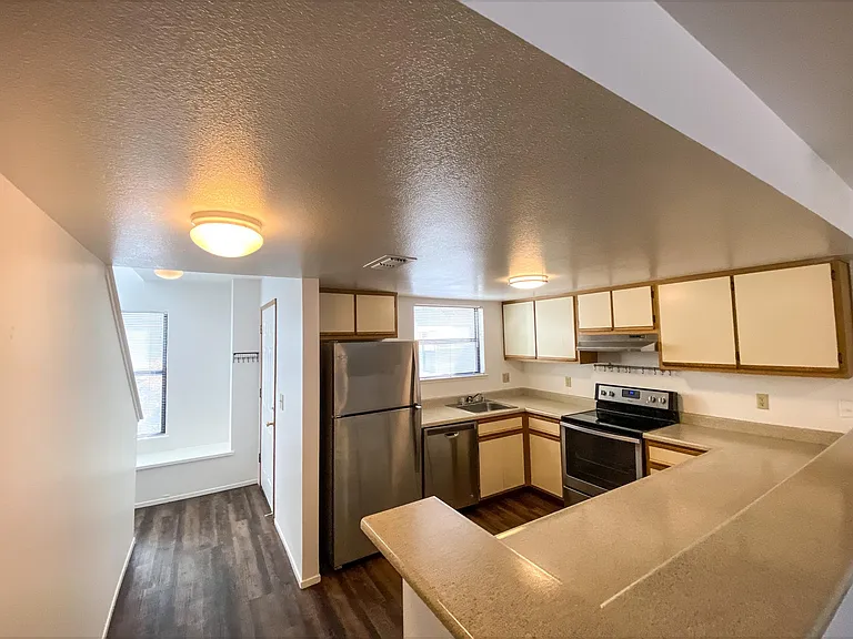2207 N St #10 — Photo 4