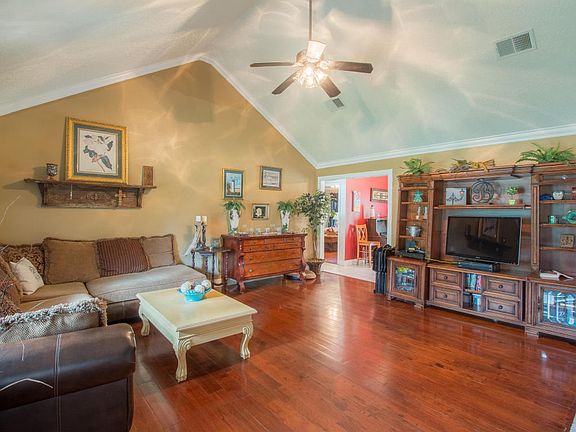 3rd image of 632 Royal Oak Dr