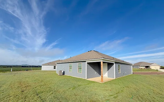 3 bed, 1355 sqft, $1,550 — Photo 3