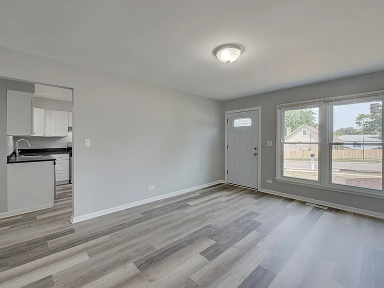405 Woodland Dr — Photo 3