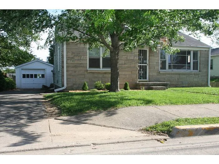 1803 Michigan St photo 1