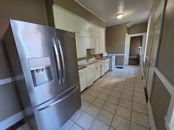 5th image of 328 E 8th St APT B