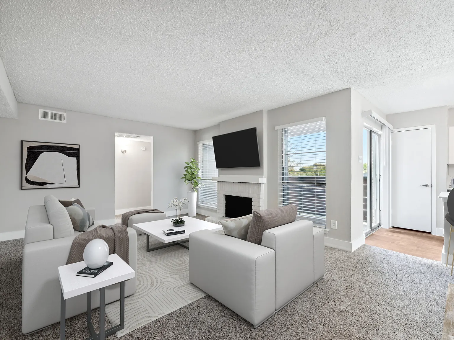Eastbank Apartments — Photo 1
