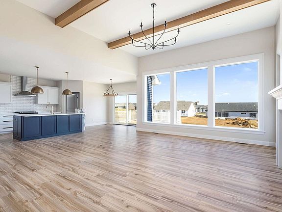 3rd image of 5047 Lakeside Ct