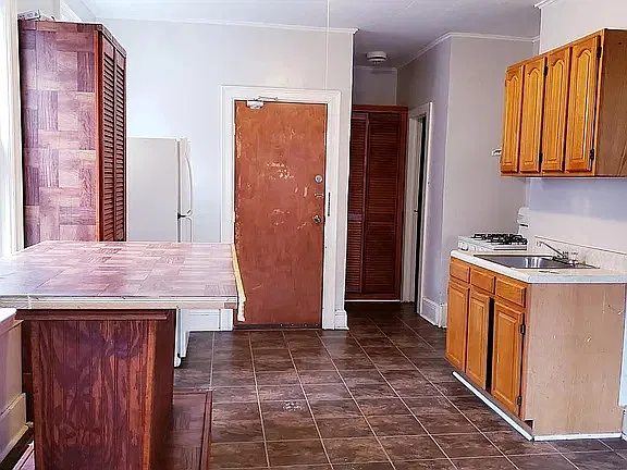 2 bed, $1,950 — Photo 3