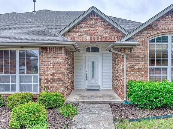 4th image of 2340 Chadwick Dr