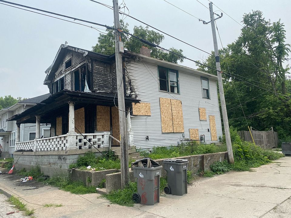 1st image of 4115 E New York St
