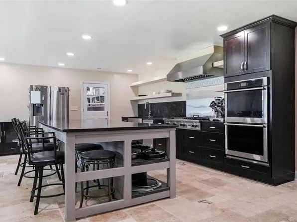 2105 Sterling Point Dr, Portsmouth, VA 23703