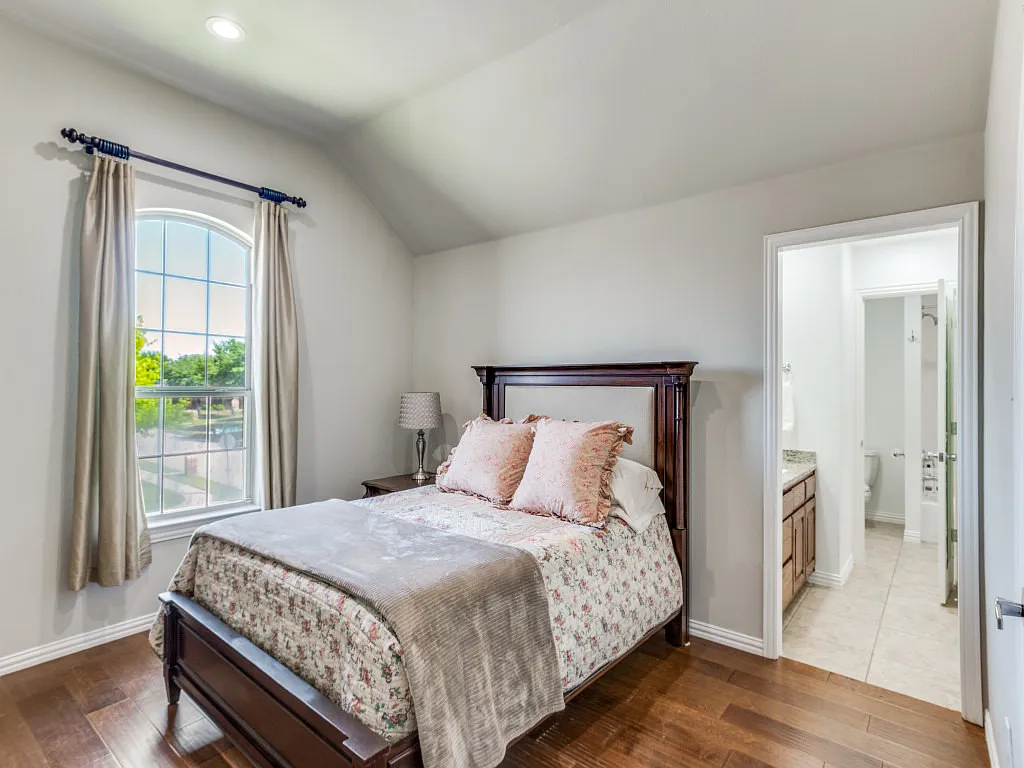 4 bed, 3.5 bath, 3814 sqft, $5,000 — Photo 4