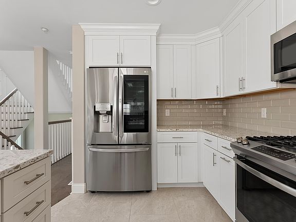 4th image of 207 40th St #W